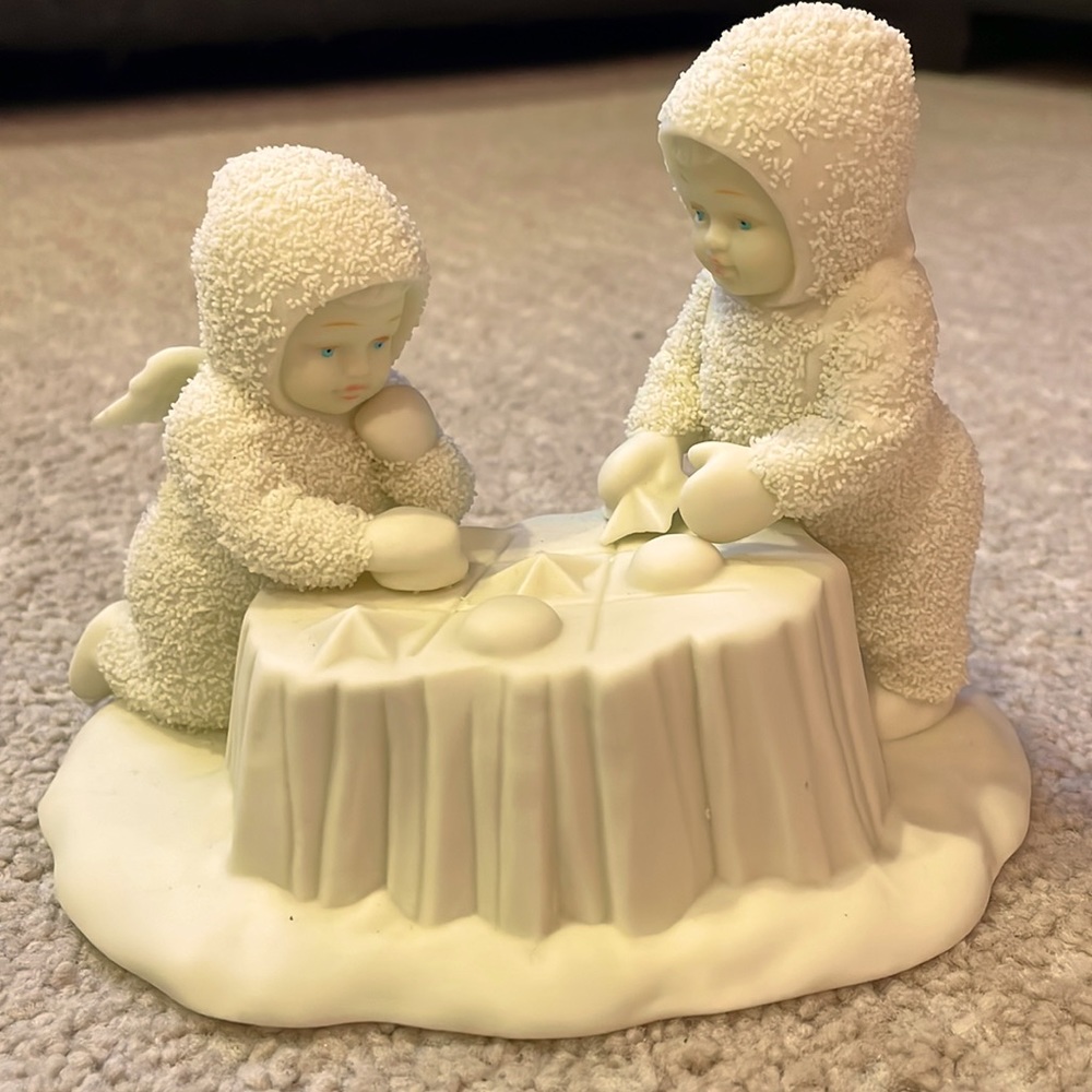 DEPARTMENT 56, SNOWBABIES Figurine, Playing Tic-Tac-Toe with Snowballs & Stars